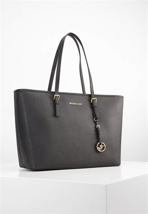 sac michael kors jet set noir|Jet Set Medium Pocket Tote Bag .